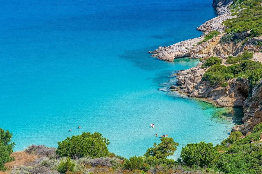 Η επιστήμη έχει αποκαλύψει γιατί η θάλασσα έχει διαφορετικά χρώματα σε διαφορετικά μέρη