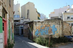 Το Airbnb πρόλαβε το σχέδιο ανάπλασης στην Αγία Τριάδα