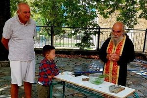 Αγιασμός με έναν μαθητή σε χωριό των Αγράφων