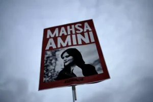 Απεργία πείνας ξεκινούν 34 κρατούμενες στο Ιράν στη μνήμη της Μάχσα Αμινί