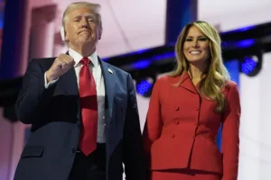 Μελάνια Τραμπ: Θαύμα που επέζησε ο Ντόναλντ από τις δολοφονικές επιθέσεις