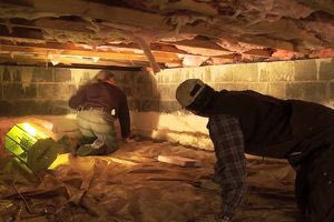 Όταν η ΕΛ.ΑΣ. βρίσκει αντί όπλων ερωτικά βοηθήματα και πολεμικά καταφύγια!