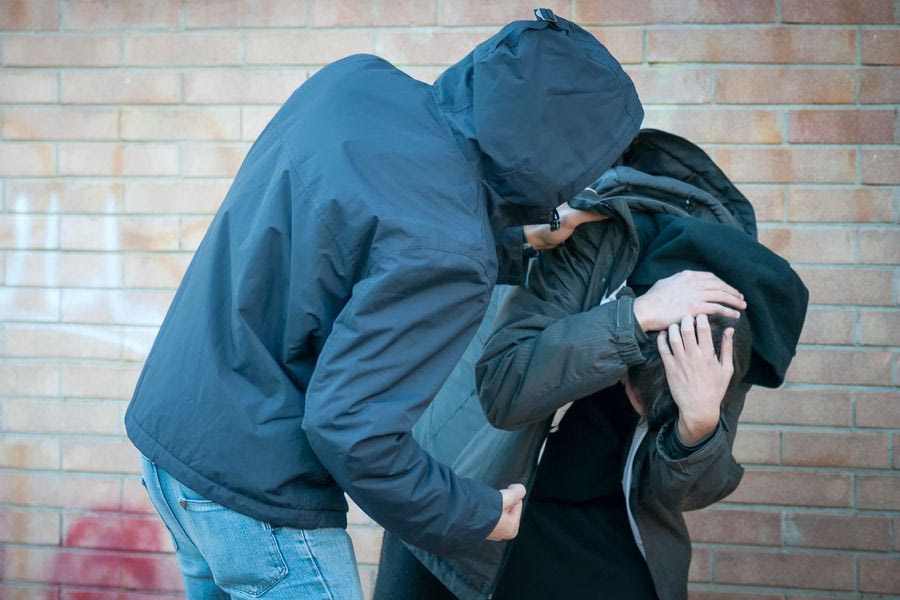 Συνελήφθη 14χρονος – Εκβίαζε και απειλούσε συμμαθητές του για να τους πάρει το χαρτζιλίκι