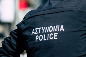 Σε διαθεσιμότητα αστυνομικός στην Κρήτη εξαιτίας μήνυσης για ξυλοδαρμό