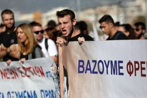 Στους δρόμους για τις εκτεταμένες συγχωνεύσεις τάξεων και σχολείων