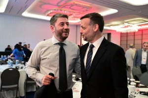 Νέο γκάλοπ για τις εκλογές του ΠΑΣΟΚ: Ανοιχτό ντέρμπι Ανδρουλάκη – Δούκα, από κοντά Γερουλάνος και Διαμαντοπούλου