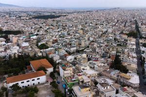 Χρέη σε δήμους: Ποιοι μπορούν να «σβήσουν» έως και 95% τις προσαυξήσεις και τα πρόστιμα και πώς