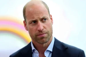 Ο πρίγκιπας Ουίλιαμ εμφανίστηκε και πάλι με γένια, σε μια εκδήλωση για τους άστεγους