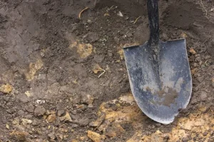 Ιταλία: 22χρονη έθαψε το νεογέννητο παιδί της σε χωράφι