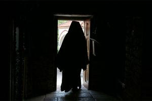 Iερέας κάλεσε τους πιστούς σε προσκυνηματική εκδρομή, κατέληξαν στα…. μπουζούκια μέχρι το πρωί και δεν έγιναν δεκτοί στο Μοναστήρι!