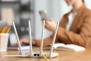 Voucher 200 ευρώ για γρήγορο ίντερνετ: Ποιοι και πώς μπορούν να το λάβουν