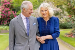 Βασιλιάς Κάρολος: «Σε θετική τροχιά η μάχη για την υγεία του»