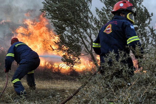 Πορτοκαλί συναγερμός στην Κρήτη την Κυριακή: Κλείνουν δάση και φαράγγια υπό τον φόβο πυρκαγιάς