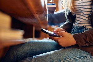 Ολλανδία: Η «μεταμόρφωση» των μαθητών μετά την απαγόρευση των κινητών στα σχολεία