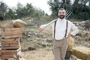 Λεωνίδας Κουτσόπουλος: Με τον δύο ετών γιο του στα γυρίσματα της «Φάρμας»