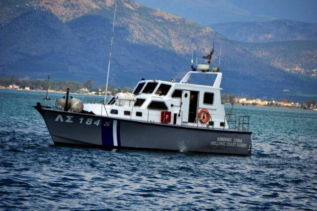 Λέβιθα: Σώοι οι 8 επιβαίνοντες του σκάφους που βυθίστηκε