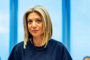 Πρώην αθλητικός δικαστής φέρεται να είναι ο άνδρας που μετέφερε στη Μαρία Καρυστιανού τις πληροφορίες ότι κινδυνεύει η ζωή της