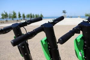 Θεσσαλονίκη: Αυστηροί έλεγχοι και πρόστιμα για τους χρήστες πατινιών