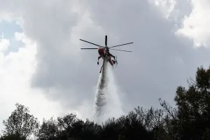 Φωτιά τώρα στη Λέσβο: Έξι εναέρια μέσα στη μάχη με τις φλόγες
