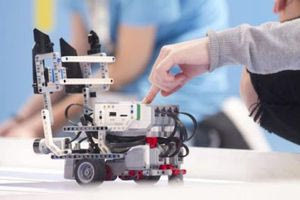 Ρομποτική: Η Ελλάδα υποδέχεται μαθητές από 198 χώρες για τον Παγκόσμιο Διαγωνισμό FIRST Global Challenge 2024