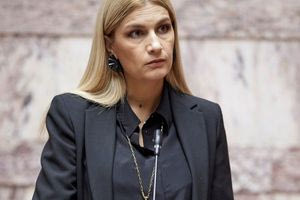 Συγχαρητήρια της Σέβης Βολουδάκη στον Αντώνη Τσαπατάκη για το ασημένιο μετάλλιο που κατέκτησε