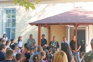 Μετά την κατακραυγή κατέφθασαν εκπαιδευτικοί στο σχολείο