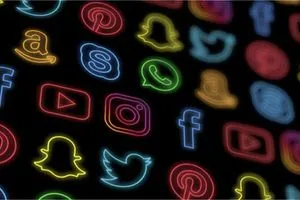 Η Αυστραλία κλείνει με νόμο τα social media στους νέους