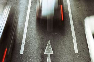 Νέος ΚΟΚ: «Κλειδώνει» το όριο ταχύτητας στα 30 χλμ μέσα στις πόλεις