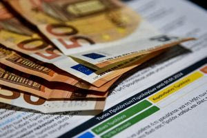 Ερχονται αλλαγές στα τιμολόγια ρεύματος από το νέο έτος – Ο σχεδιασμός του ΥΠΕΝ