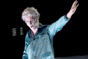 O Αιμίλιος Χειλάκης εξέφρασε παράπονο στους θεατές: «Αργήσατε 50 χρόνια, πρέπει να σας το πω αυτό»