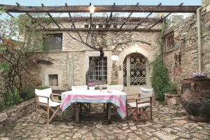 “Thymises” in Haraso Offers the Hospitality of a Luxury Hotel