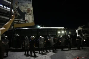 Πορεία για την Παλαιστίνη: Ένταση στην Πανόρμου με κρότου λάμψης και τουλάχιστον 15 προσαγωγές