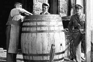 Στα βαρελάδικα του Ηρακλείου, το 1950