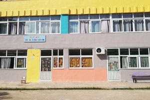 Ανακαίνισαν τα νηπιαγωγεία, ξέχασαν το στέγαστρο