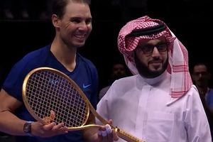 Η χρυσή ρακέτα που χάρισαν οι Σαουδάραβες στον Ναδάλ κοστίζει 250.000 ευρώ