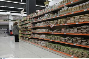 Σε μειώσεις τιμών βασικών προϊόντων προχωρούν οι αλυσίδες σούπερ μάρκετ
