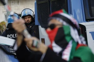 Ιταλία: Επεισόδια στη διαδήλωση στη Ρώμη υπέρ του παλαιστινιακού λαού