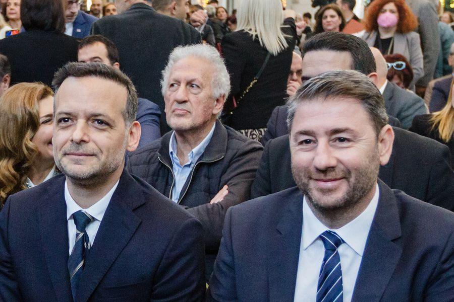 Πρώτος και ενισχυμένος ο Νίκος Ανδρουλάκης, με τον Χάρη Δούκα στον β’ γύρο για την προεδρία του ΠΑΣΟΚ