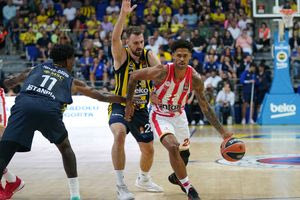 Ευρωλίγκα: Το πάλεψε αλλά έχασε στην Πόλη ο Ολυμπιακός