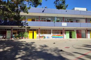 Πατεράδες έπαιξαν ξύλο μπροστά στα μάτια παιδιών δημοτικού σχολείου του Ηρακλείου