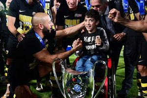 Επιστρέφει στην Ελλάδα ο μικρός Γιαννάκης!