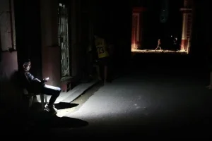 Η μιση Κούβα έχει βυθιστεί στο σκοτάδι λόγω έλλειψης καυσίμων