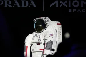 Θα πατήσουν τη Σελήνη με… διαστημικές στολές «Prada» οι αστροναύτες της NASA