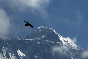 Το Έβερεστ «ψήλωσε» περίπου 50 μέτρα εξαιτίας δύο ποταμών