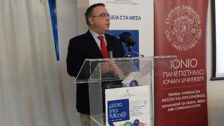 «Η Παιδεία στα Μέσα»- Εισήγηση του γ.γ. Επικοινωνίας και Ενημέρωσης, Δ. Γαλαμάτη:«Πόσα πράγματα μπορούν να στεγαστούν ως λύση κάτω από την ενυπόγραφη δημοσιογραφία…”