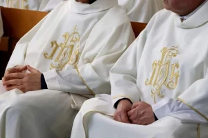 Σκάνδαλο στην ελληνική Καθολική Εκκλησία: Στο στόχαστρο των Αρχών δύο μονοπρόσωπες εταιρείες