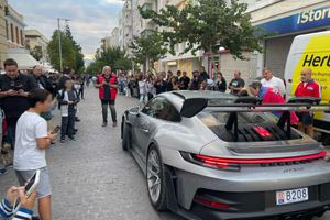 Λάμψη από συλλεκτικά αυτοκίνητα στο κέντρο του Ηρακλείου (φωτογραφίες & βίντεο)