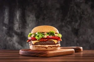 McDonald’s: Συναγερμός στις ΗΠΑ μετά την έξαρση κρουσμάτων E. coli – Όσα πρέπει να ξέρετε
