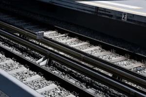 Μαρούσι: Νεκρός ο άντρας που έπεσε από πεζογέφυρα στις γραμμές του Ηλεκτρικού πριν το ΚΑΤ