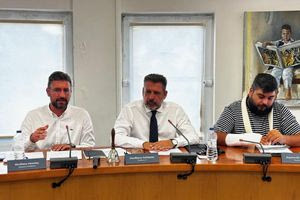 Ομόφωνα το Δημοτικό Συμβούλιο Μαλεβιζίου καταδίκασε την εγκληματική πράξη του εμπρησμού στην Υπηρεσία Καθαριότητας